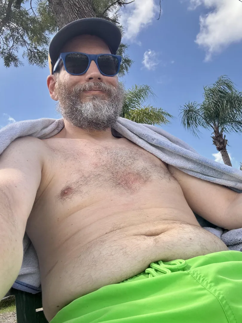 Soaking up some sunshine☀️