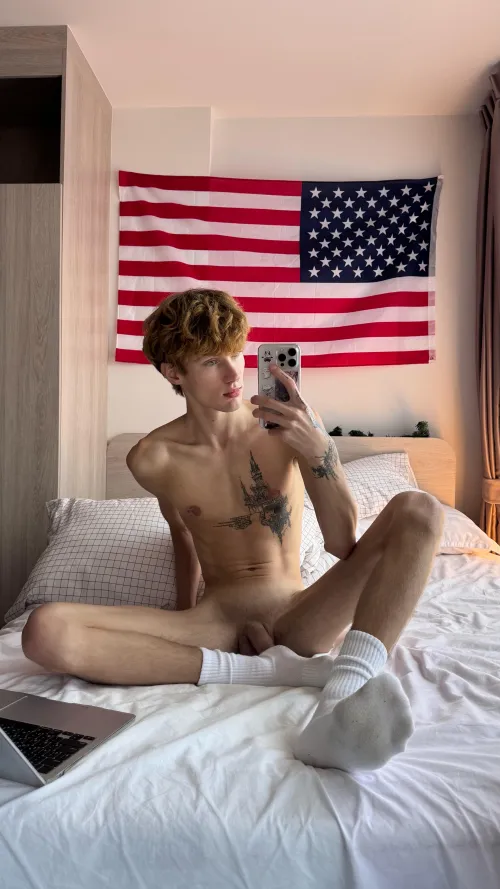 Socks should be light-colored so that dirt is more visible (22)