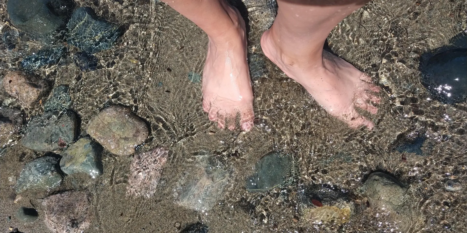 soft barefoot on cold water  size 35