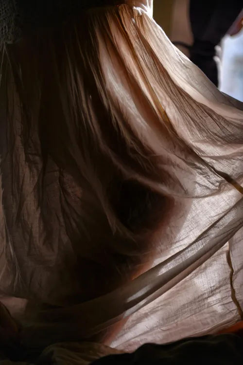 soft light and soft cotton night dress work in a lovely harmony, never mind my neighbor cleaning his window across the street, i was just warming my winter skin