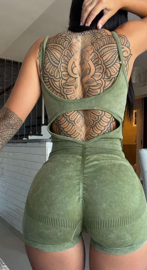 soft posture, strong presence