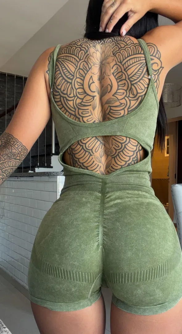 soft posture, strong presence