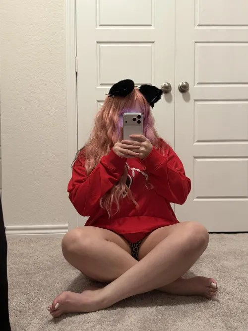 Someone suck on my toes please