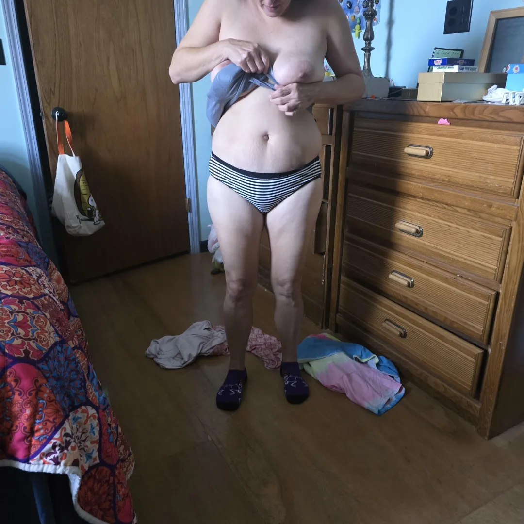 Something sassy so she shares sexy shows satisfying Saturdays senses