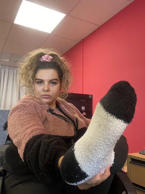 Sometimes I wear fluffy socks to the gym 🫣