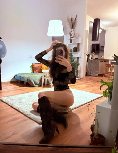 Sono una bella topa italiana? Secondo me si, anche molto!!  F 31