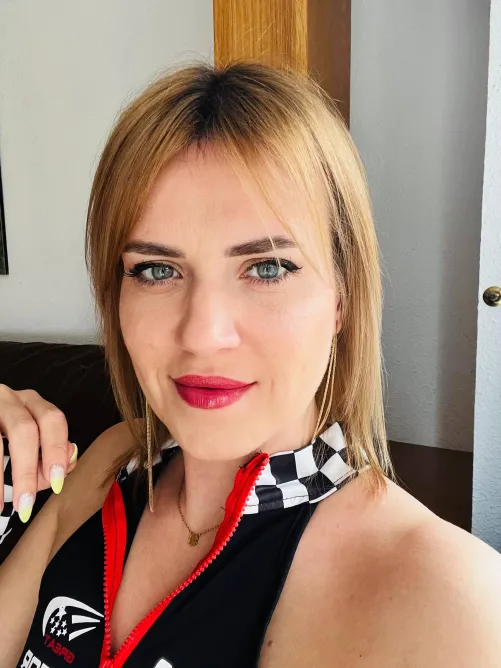 Speak no words, let the lips do the talking.