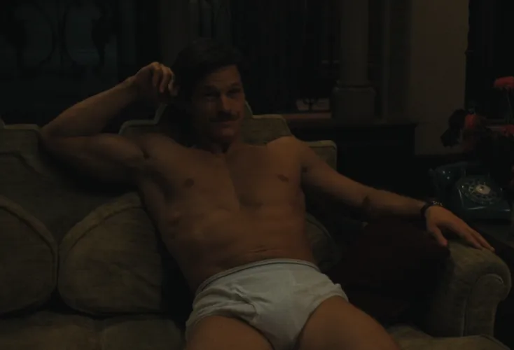 Stafford full cut spotting in Palm Royale S02