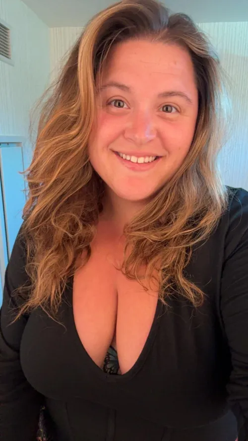 start your week off with this big boob BBW stoner covered in tattoos!