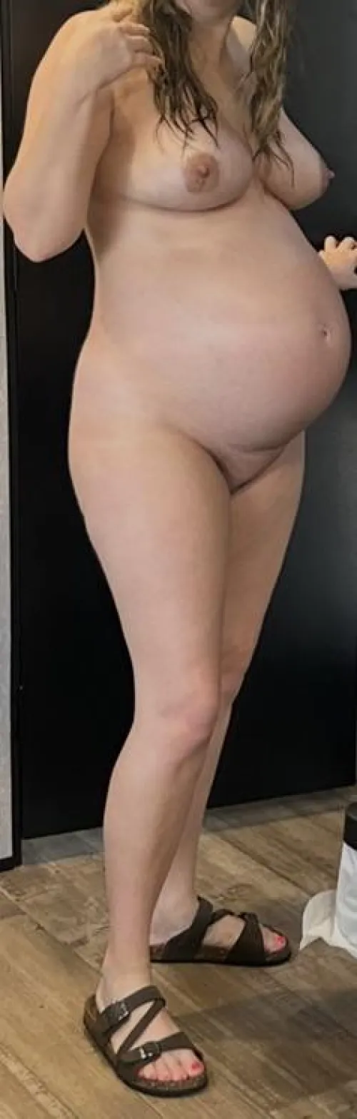 Still hot for 9 months pregnant