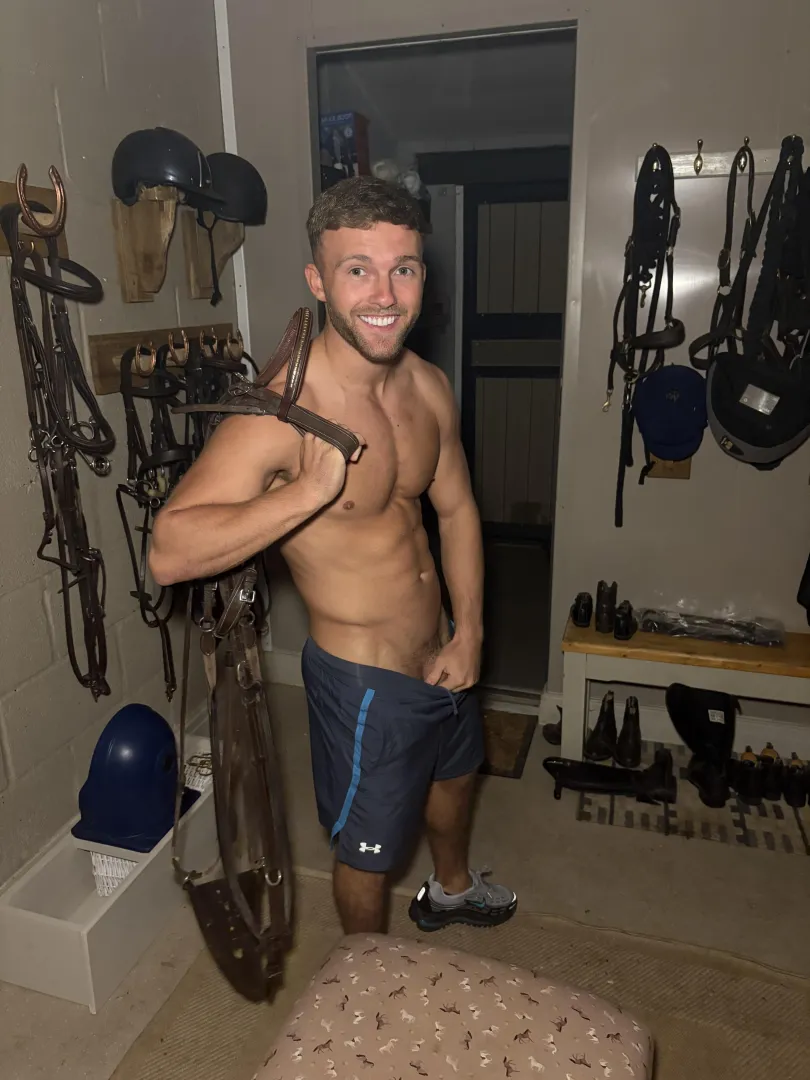 Stinky area would u put ur face here?