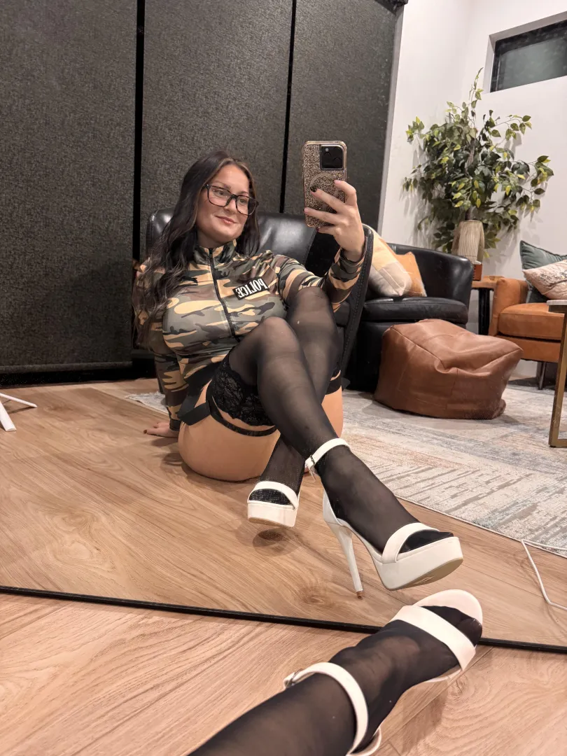 Stockings that do the talking