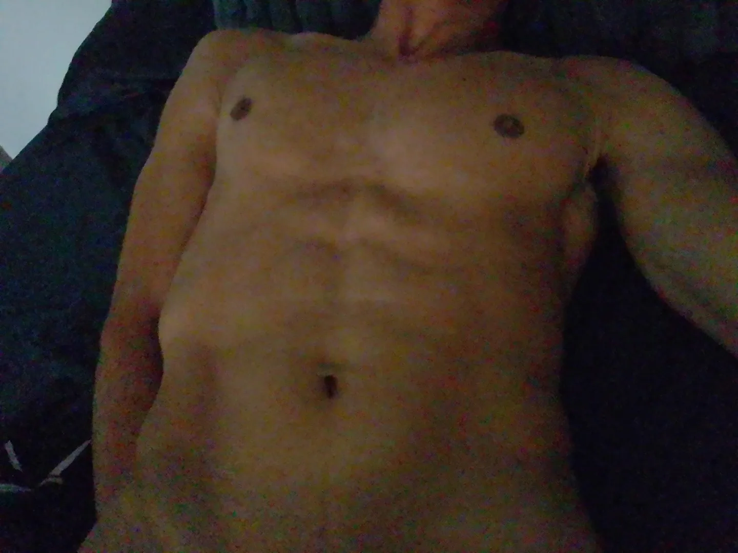 Str8 30 year old looking for gay couples or single gay guys that shoot nice big loads. Wanting to be unloaded on