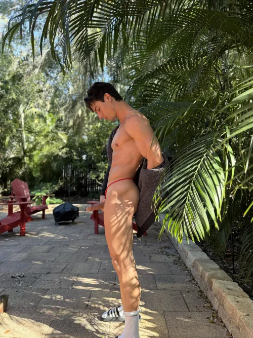 Stroking my shit outside today  [27]