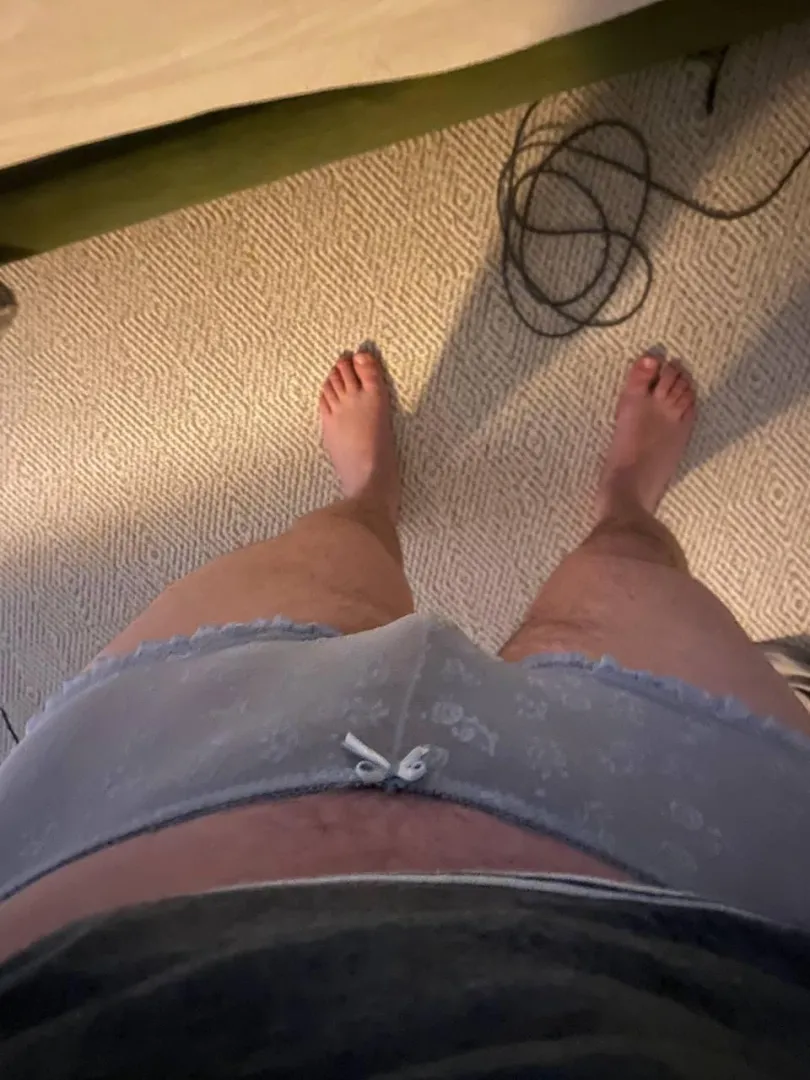 Sub white boy looking for a big booty dom