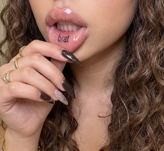 Submit to me and spoil me right.