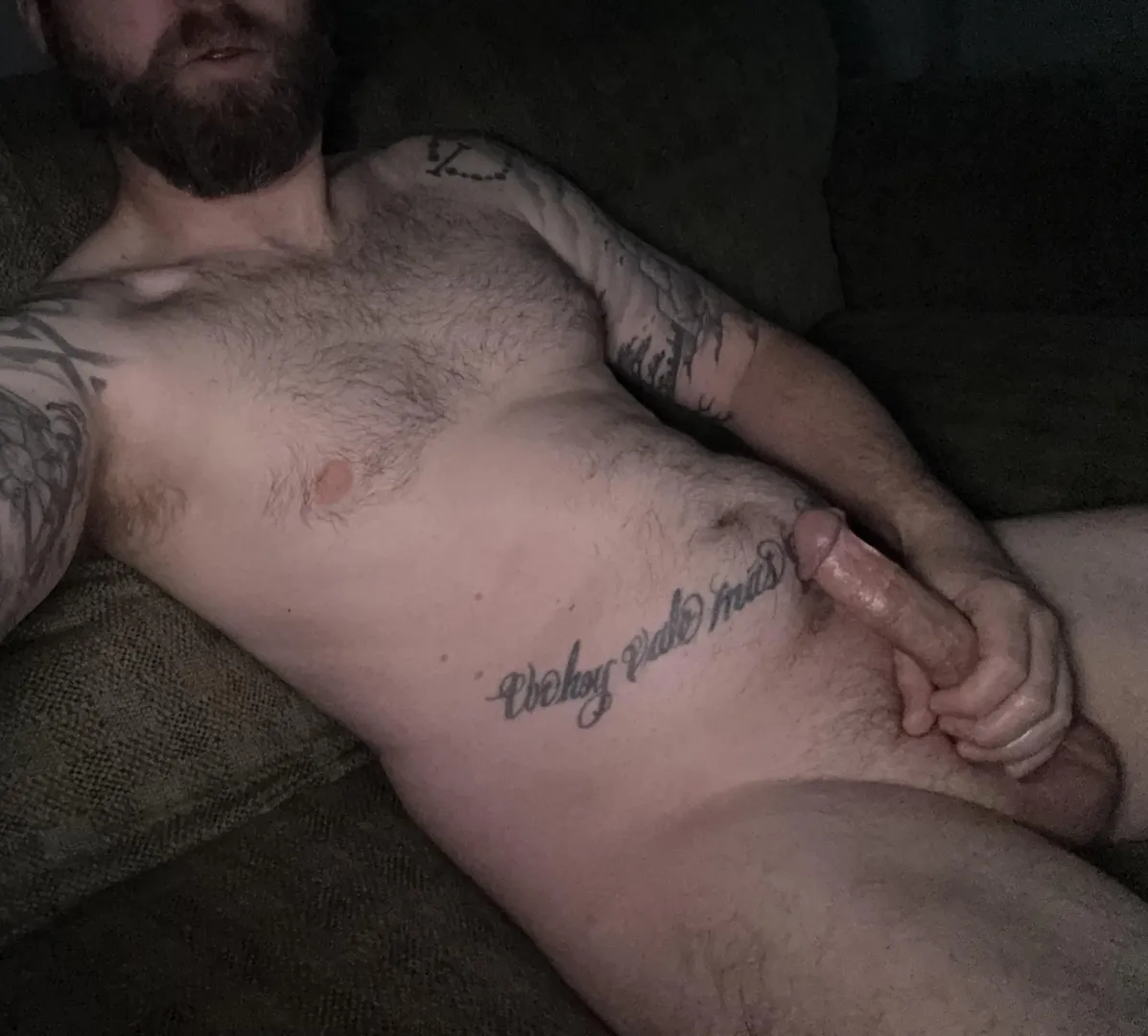 Sure would love to eat & fuck some pussy on this fine Sunday
