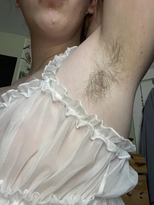 sweaty hairy pits 