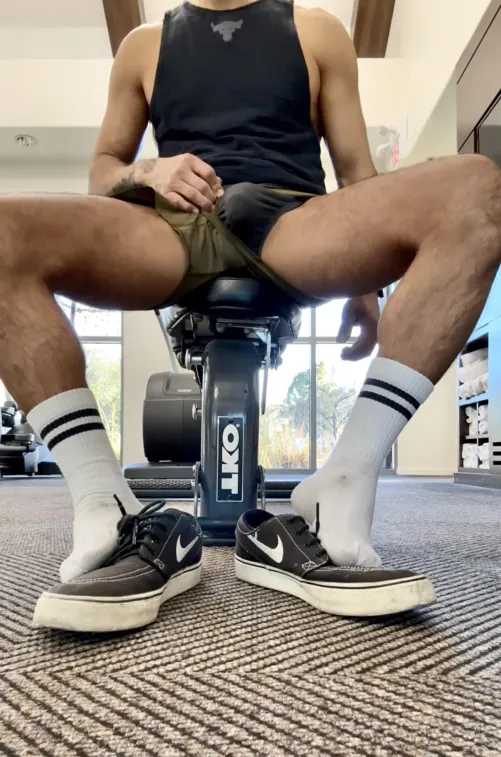 Sweaty musky scents, further customized can be done as well.