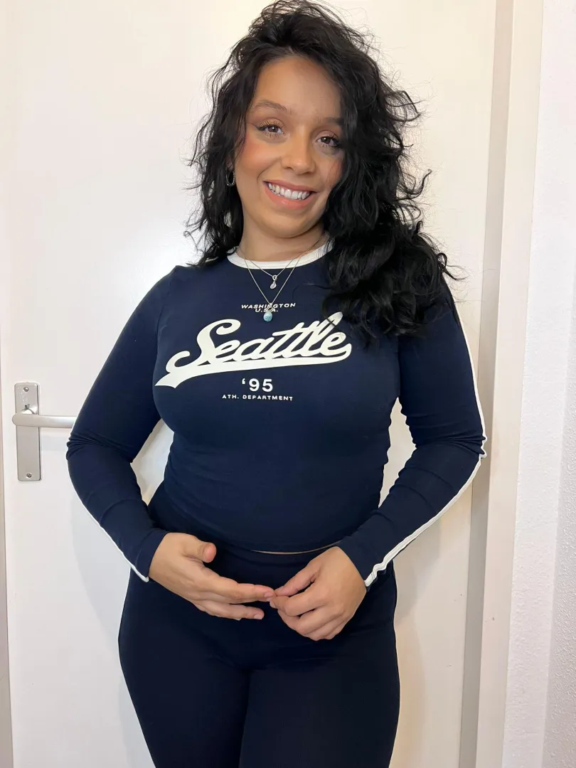 Sweet face, sinful curves—I’m the kind of delicious that lingers on your mind.