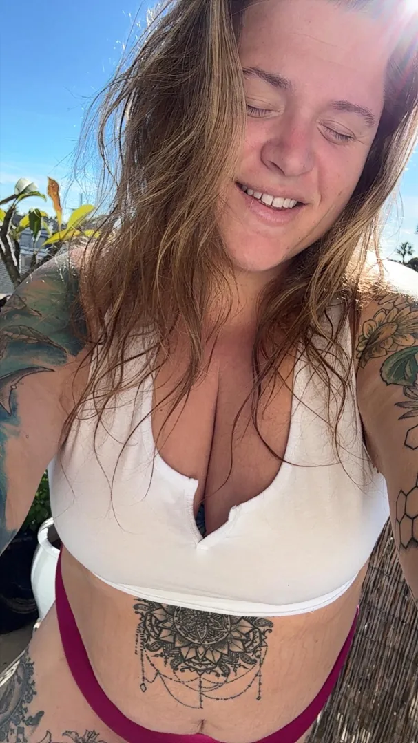 Tatted bbw stoner with big natural titties