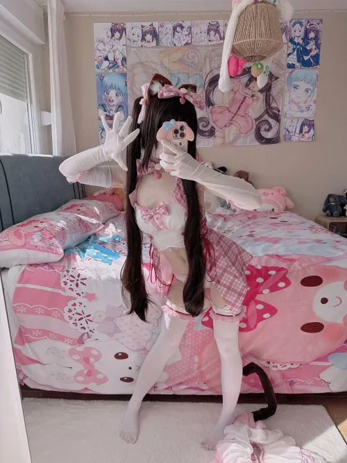 Tell me Im good and watch this kitty glow