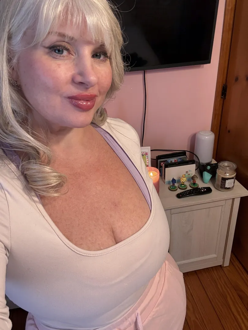 Tell Me The Truth..
I hope you were drippy and leaked getting your underpants wet for me today.. Did you?

After you get vids to make me smile, will you review it as a comment and I will thank you in a comment back?


#Goddess #Goon #Gooner #Mistre