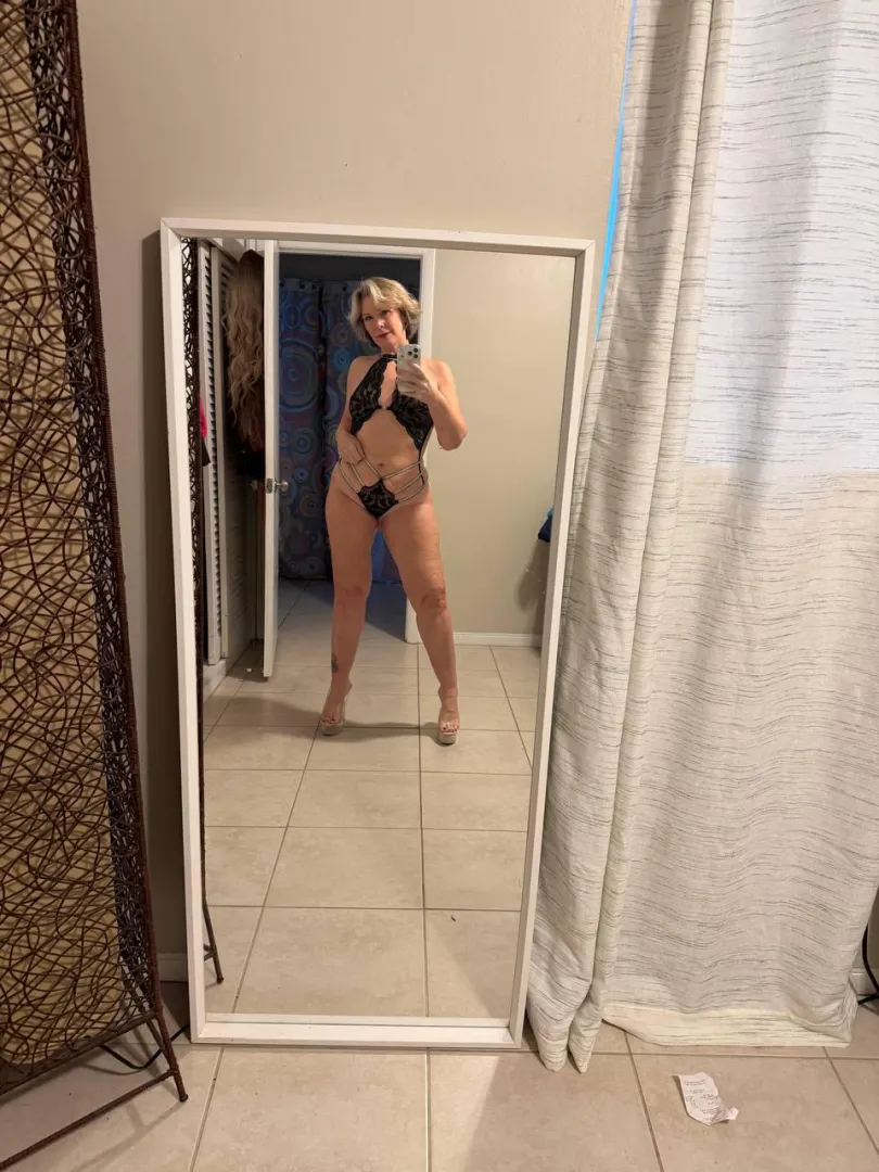 Tell me what you think of my 70s wifey