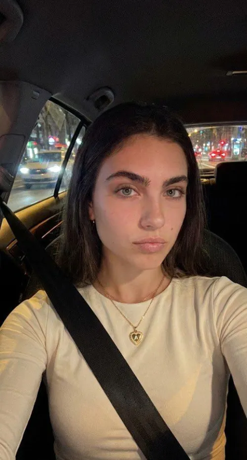 tengo cara de puta o de santa??