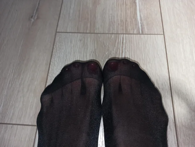 That's a perfect shot of my long toes...