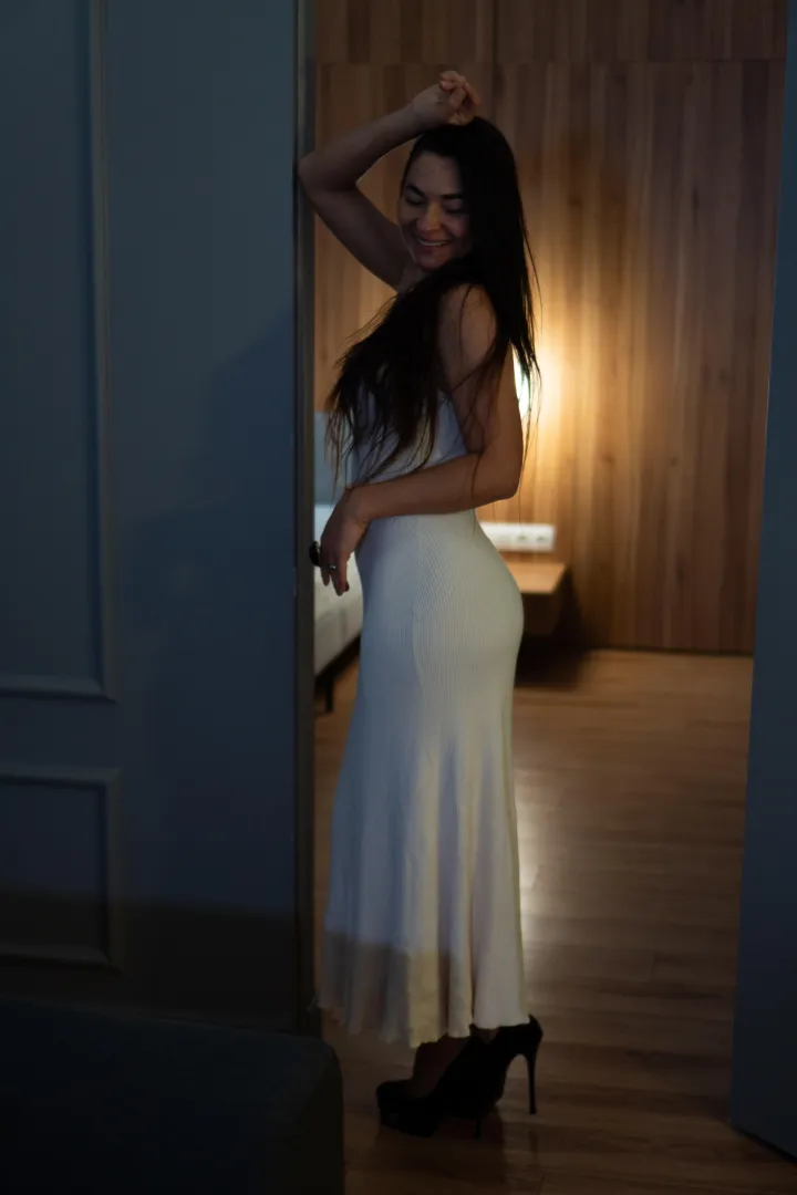 The dress asks to be taken off