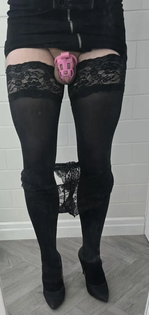 The knickers look so much better pulled down.