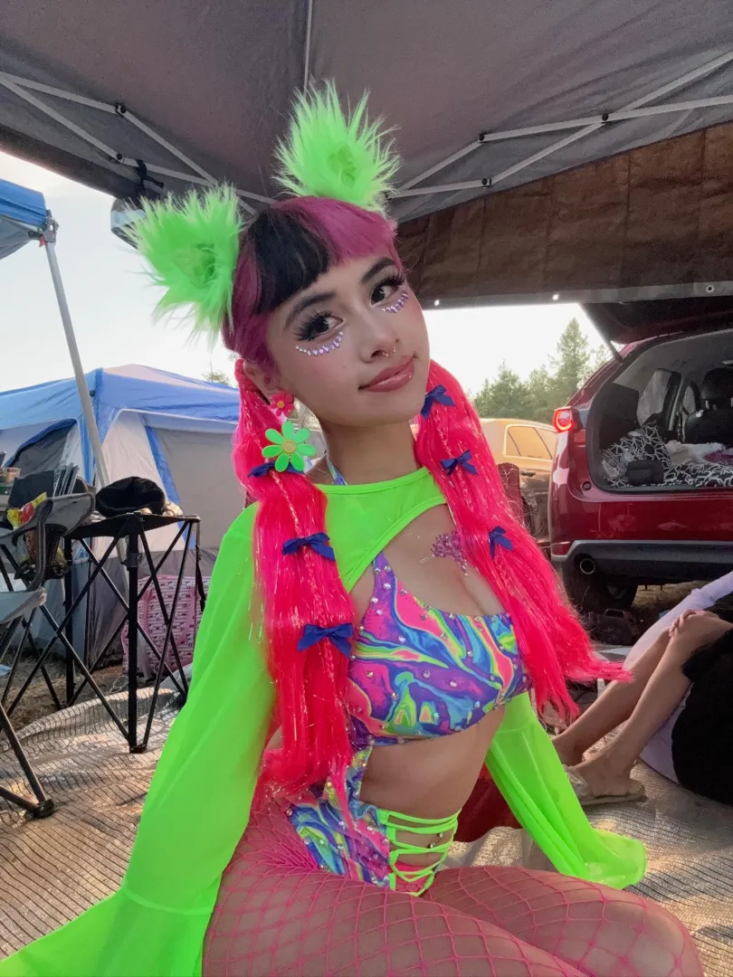 the neon ears stays on even if we fuck