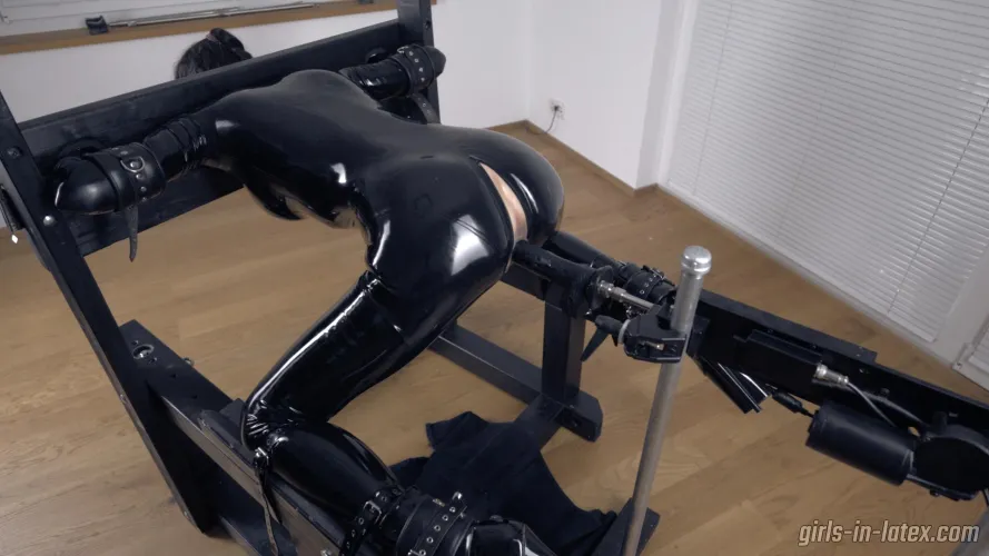 The slave girl @Mia_Moone is being prepared with the fuck machine⚙️