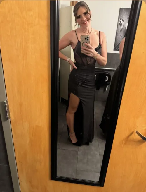 The wife is out tonight partying and looking amazing!!