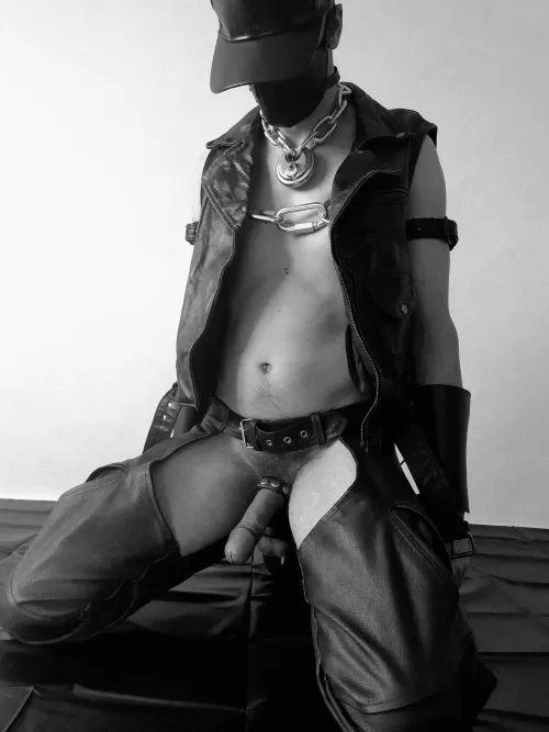 There would be no Monday without monochrome post, right?