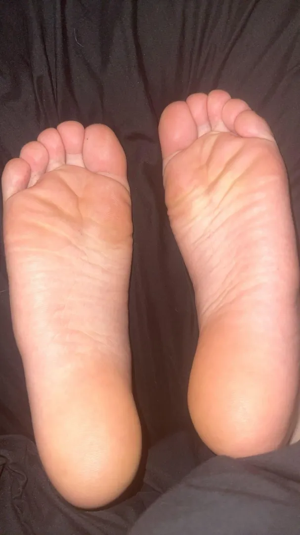 These feet are begging for your tongue