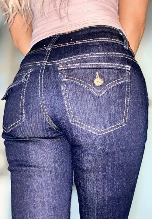 These Jeans Know What They’re Doing