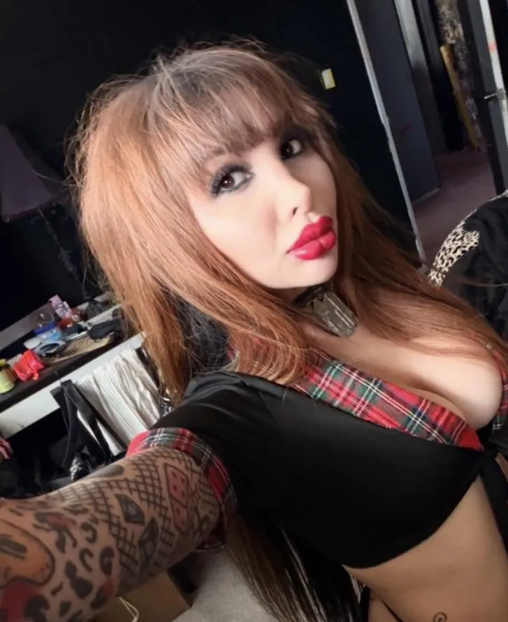 these red lips were made to be messed up