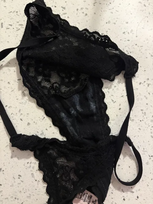 These smell so strong & cummy [selling]