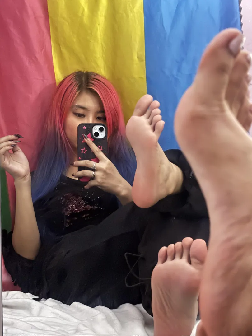 These soles rule your mind. I want you to be completely obsessed with them and give them the worshipping they deserve 
