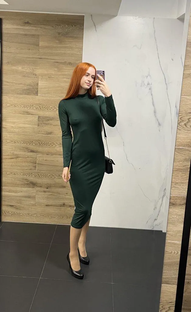 They poke so nicely in this dress