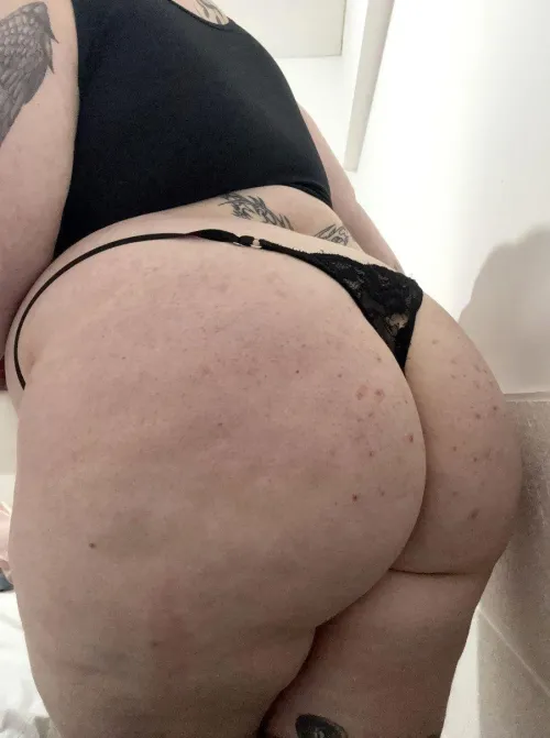 Thick body built for breeding marathons. Wanna go rounds till I’m overflowing? Yes or no papi