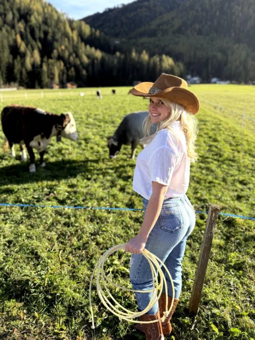 Think I can get a hand in the field