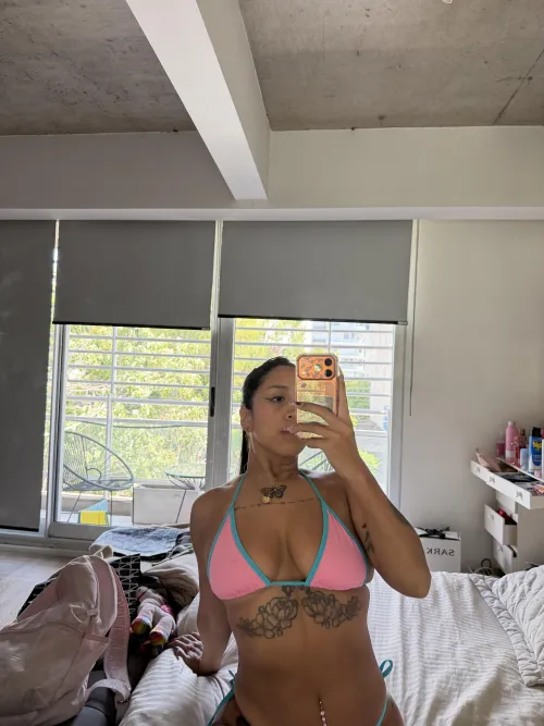 this bitch is waiting to play with u