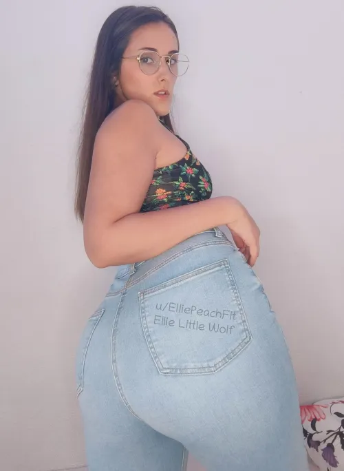 This butt is seriously out of control and these jeans are barely hanging on.. tell me you'd worship it