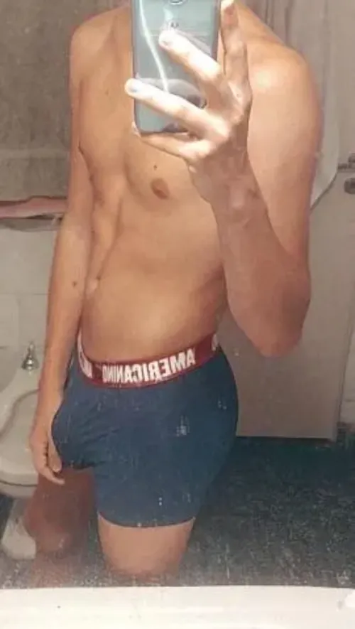 This color makes my bulge look big?