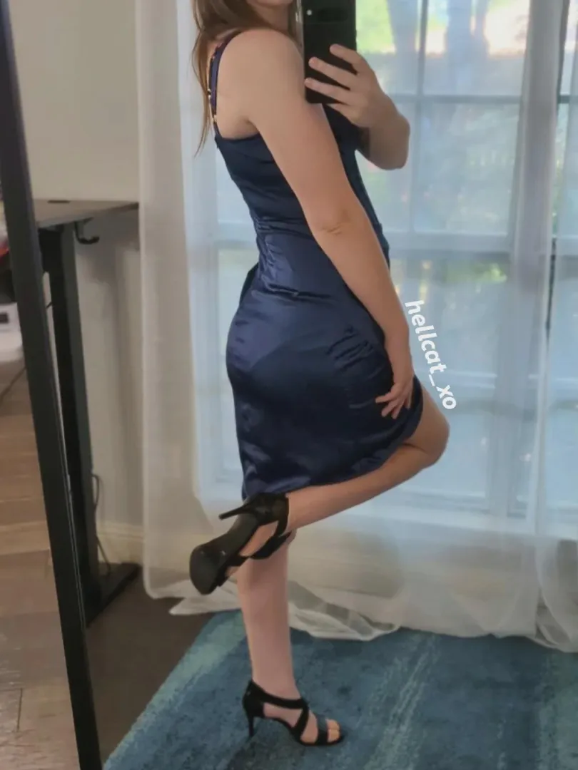 This dress hides nothing when it comes to panty lines