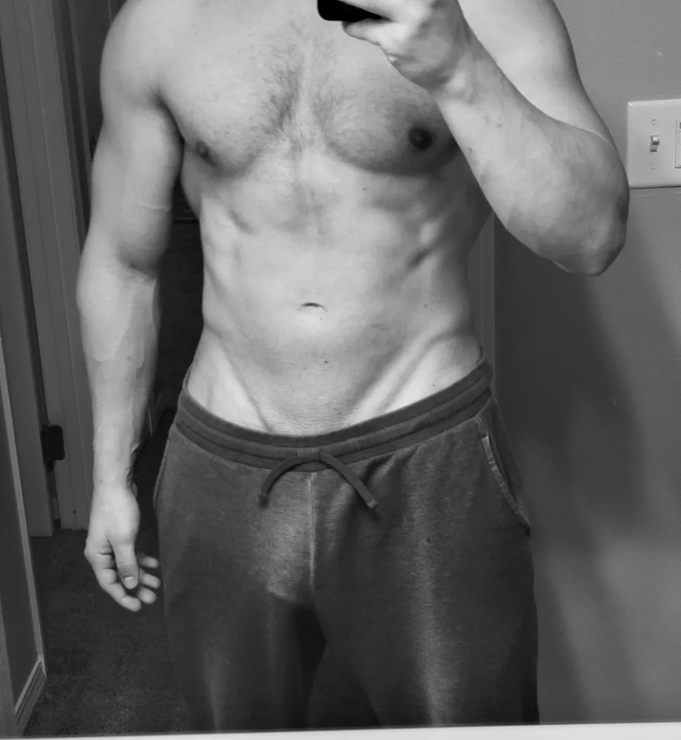 This is how you wear grey sweats