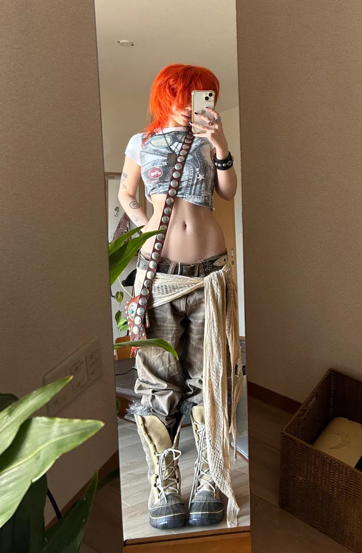 This Lola Rent/Leeloo Dallas style.